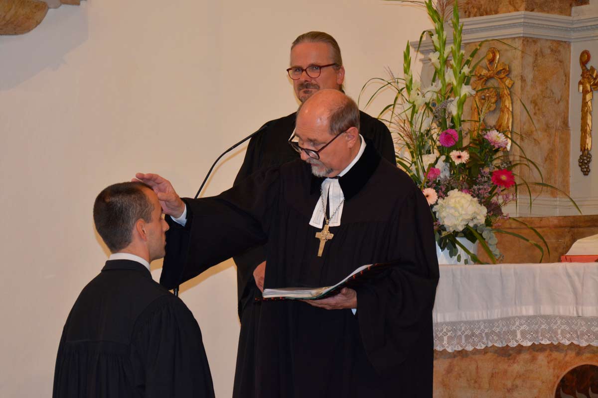 Segnung Benjamin durch Superintendent Dr. Gerold Lehner